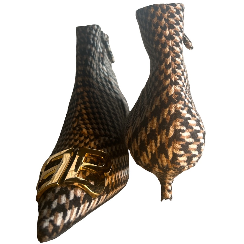 Brown tweeted Balenciaga ankle boots. - Picture 3 of 7